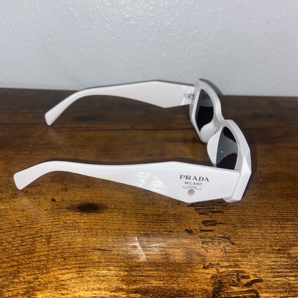 Prada Sunglasses PR17WS 1425S0 49mm Ivory / Dark Grey Lens - Picture 4 of 5